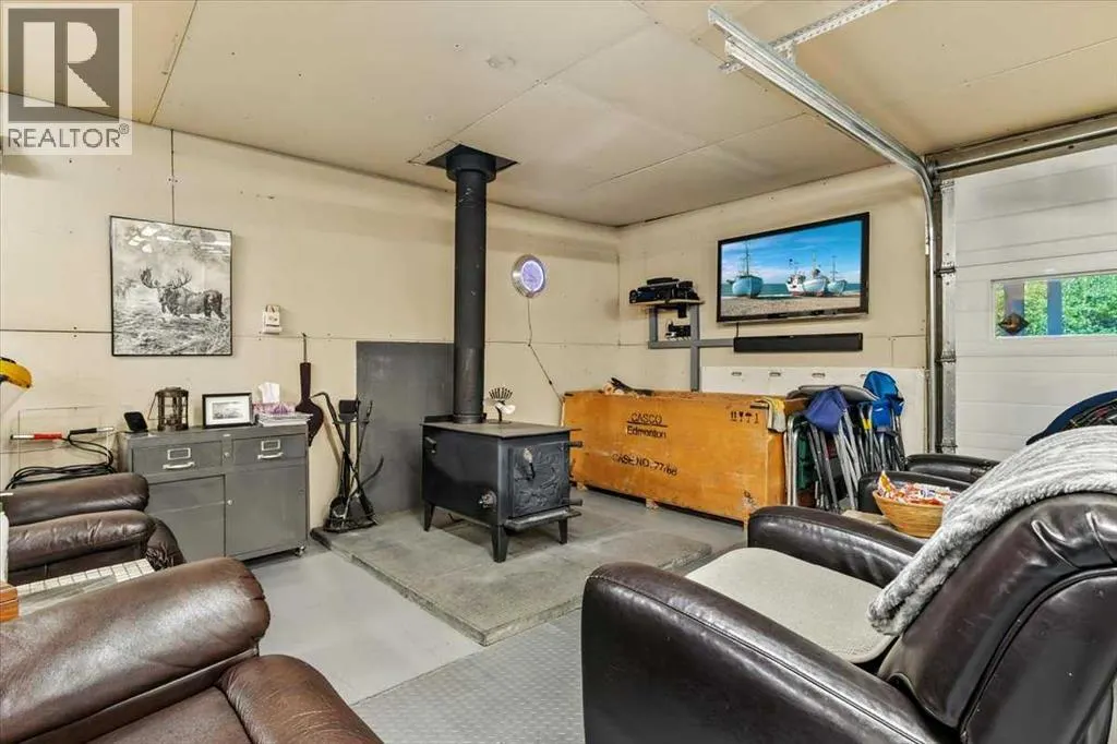 29, 744033 Range Road 54