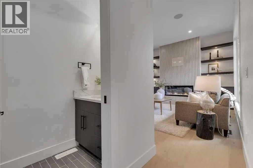 42 Collingwood Place NW