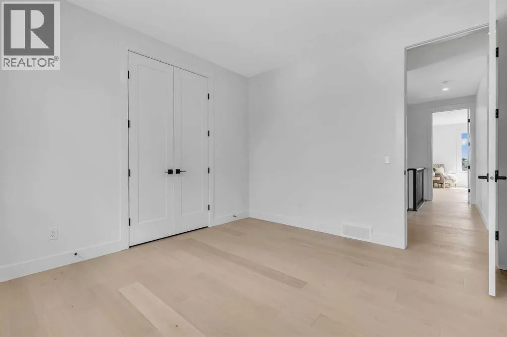 42 Collingwood Place NW
