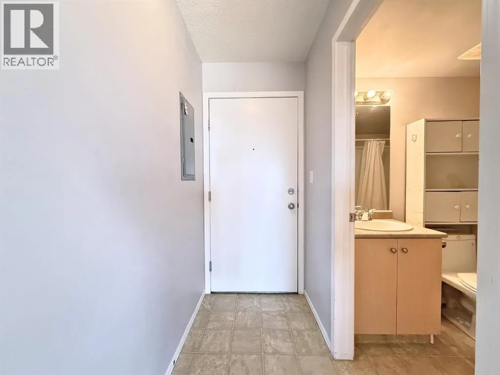 208, 1616 Saamis Drive NW