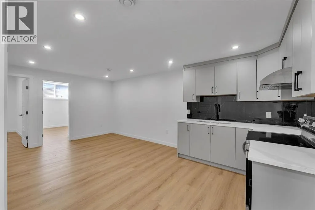 67 Corner Glen Gardens NE