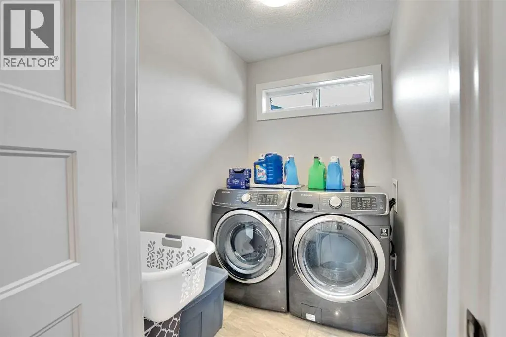 172 Kinniburgh Way Chestermere