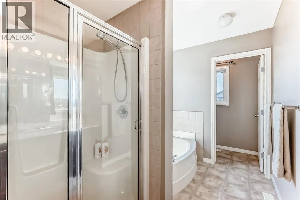 3 Saddlecrest Terrace NE