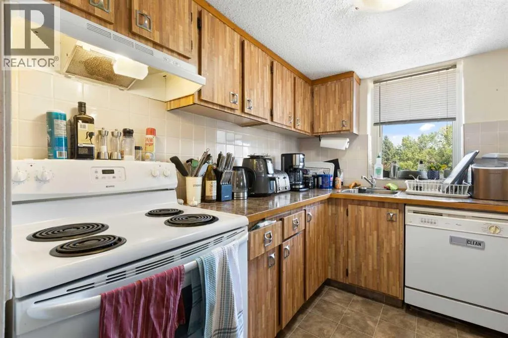 209, 2200 Woodview Drive SW
