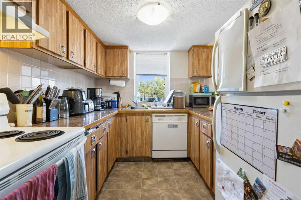 209, 2200 Woodview Drive SW