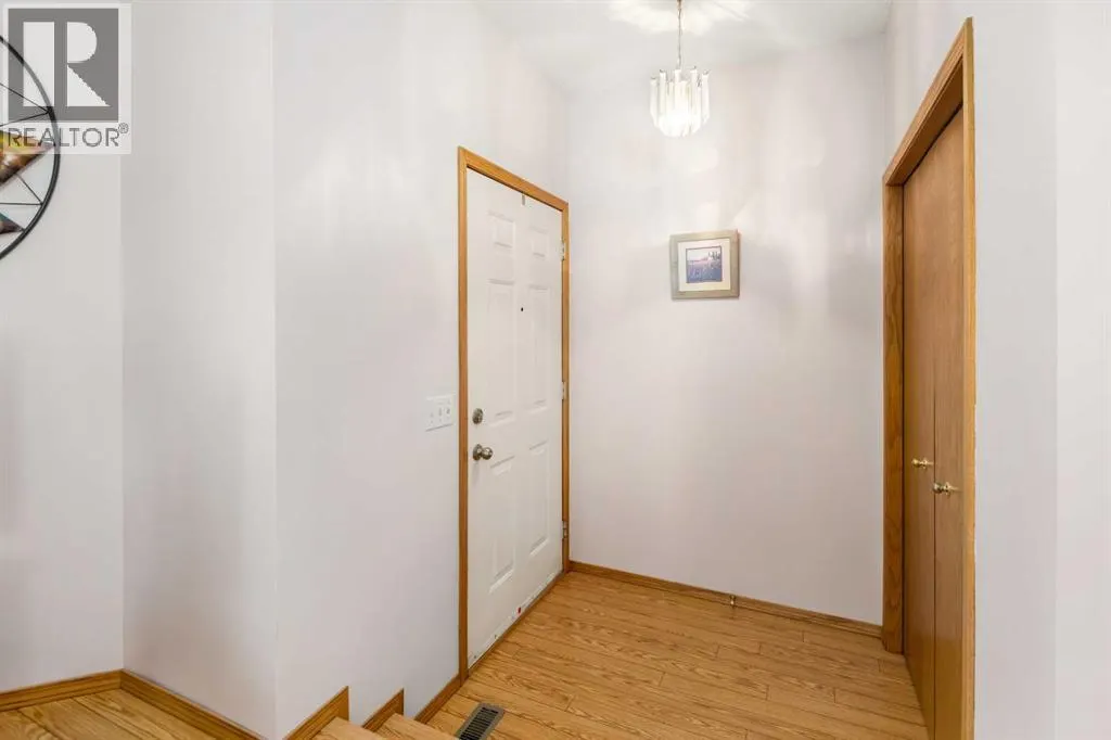 45 Costa Mesa Close NE