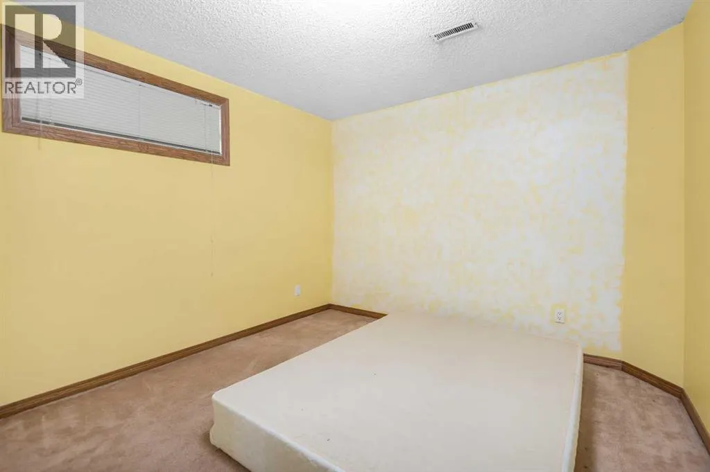 45 Costa Mesa Close NE