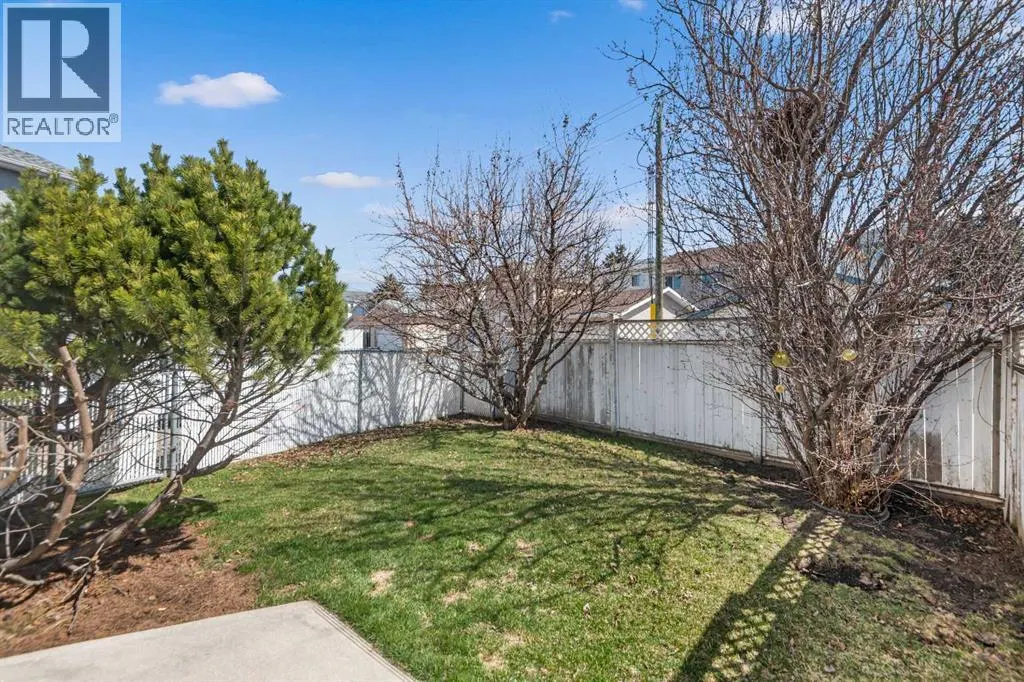 45 Costa Mesa Close NE