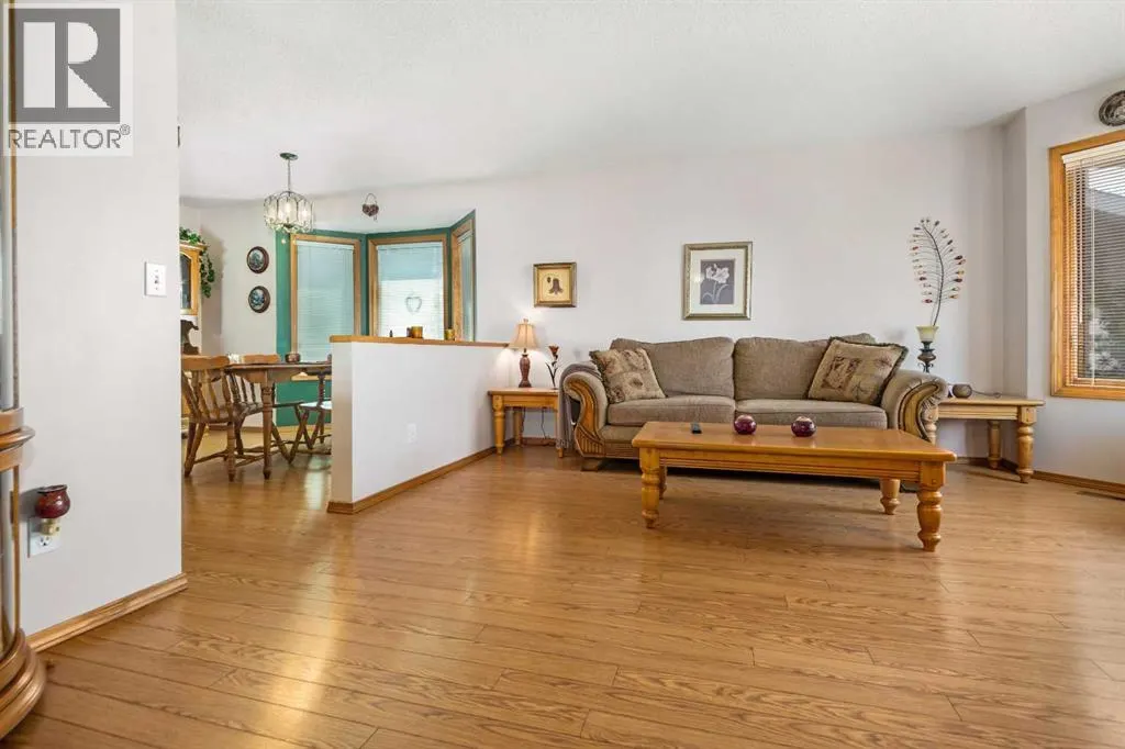 45 Costa Mesa Close NE