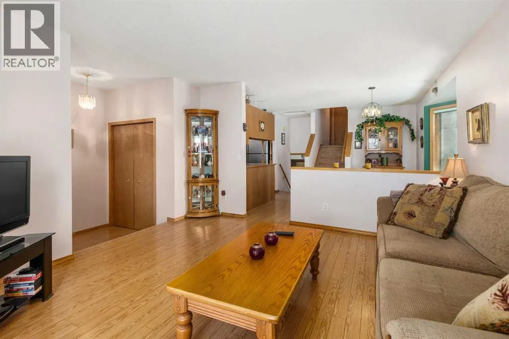 45 Costa Mesa Close NE