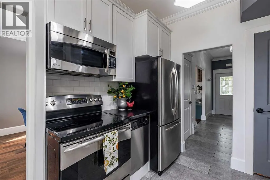 42 4 Street SE