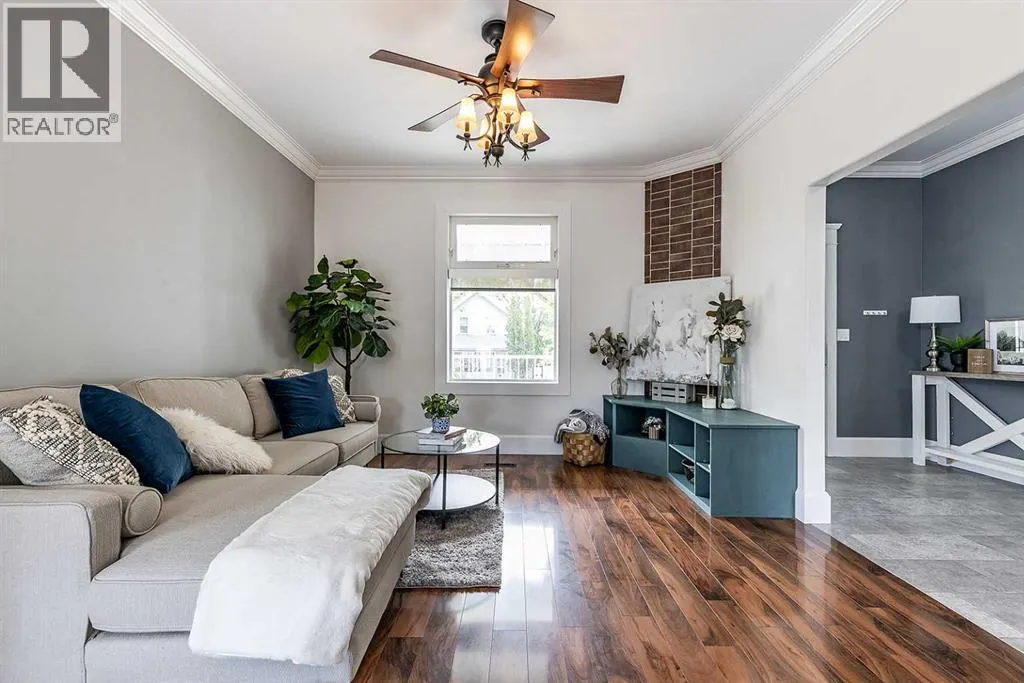 42 4 Street SE