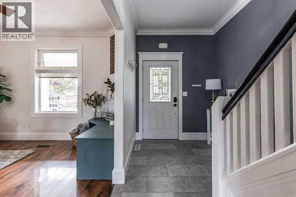 42 4 Street SE