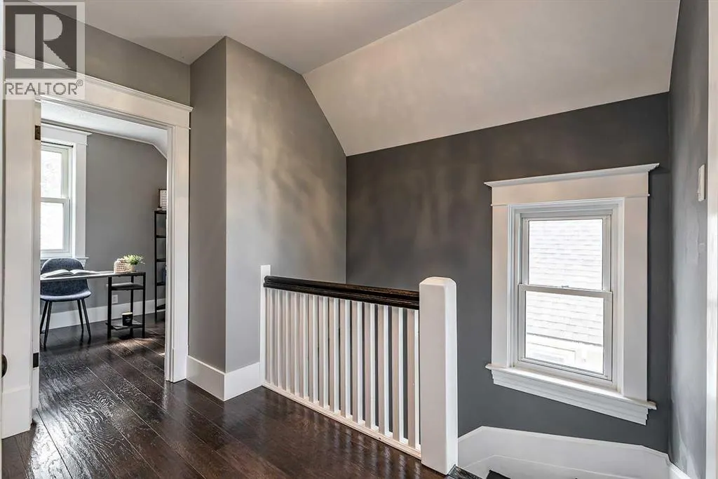 42 4 Street SE