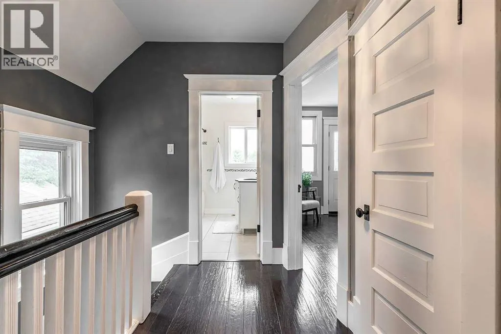 42 4 Street SE