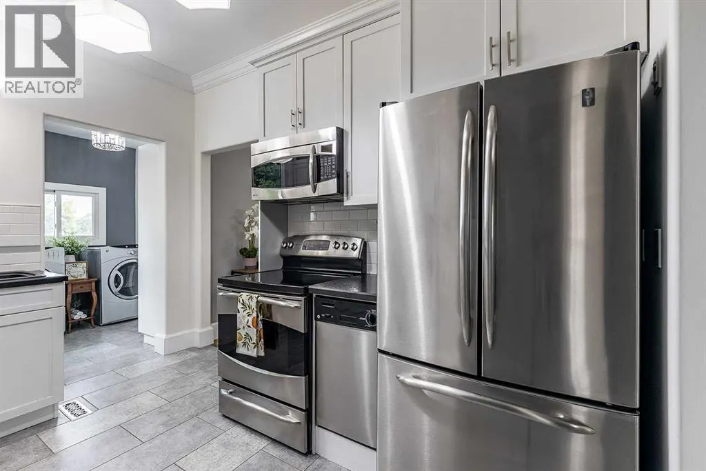 42 4 Street SE