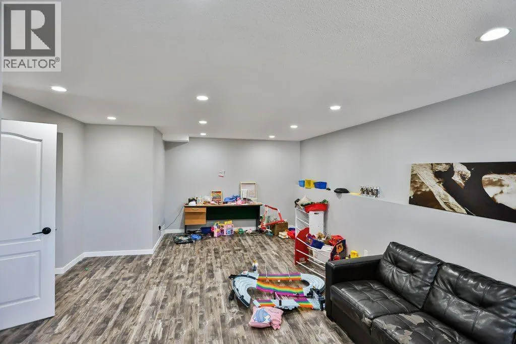 368 Grizzly Crescent N