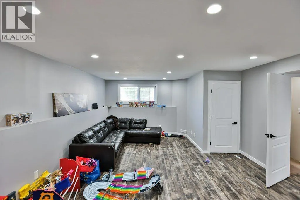 368 Grizzly Crescent N