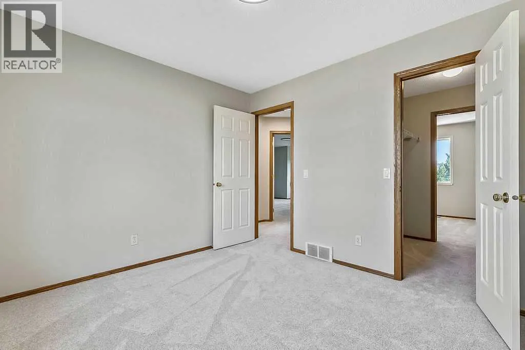 14 Crystalridge Bay