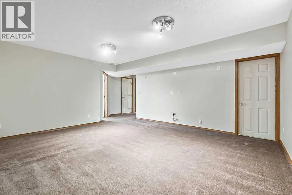 14 Crystalridge Bay