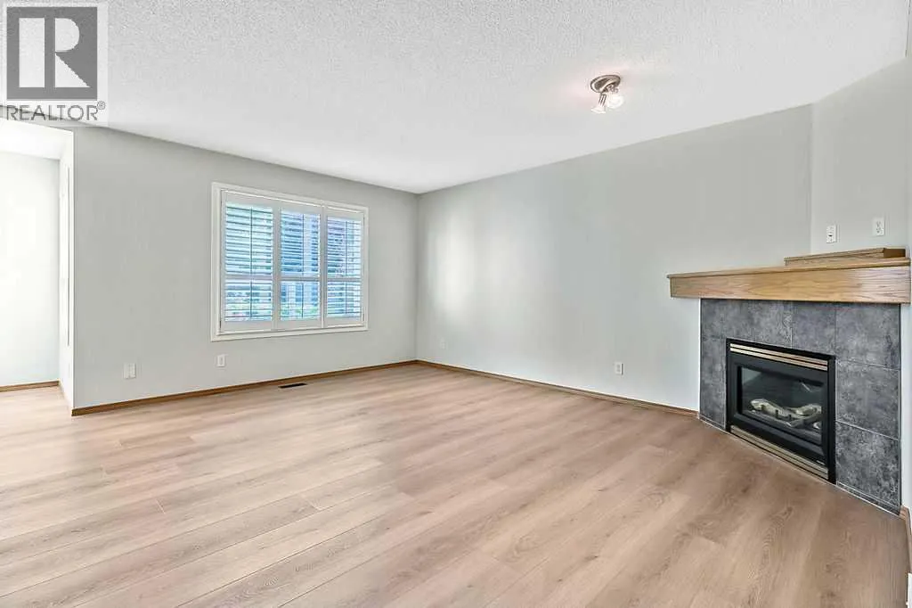 14 Crystalridge Bay