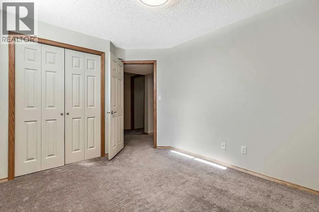 14 Crystalridge Bay