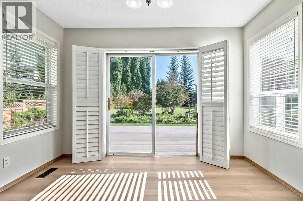 14 Crystalridge Bay