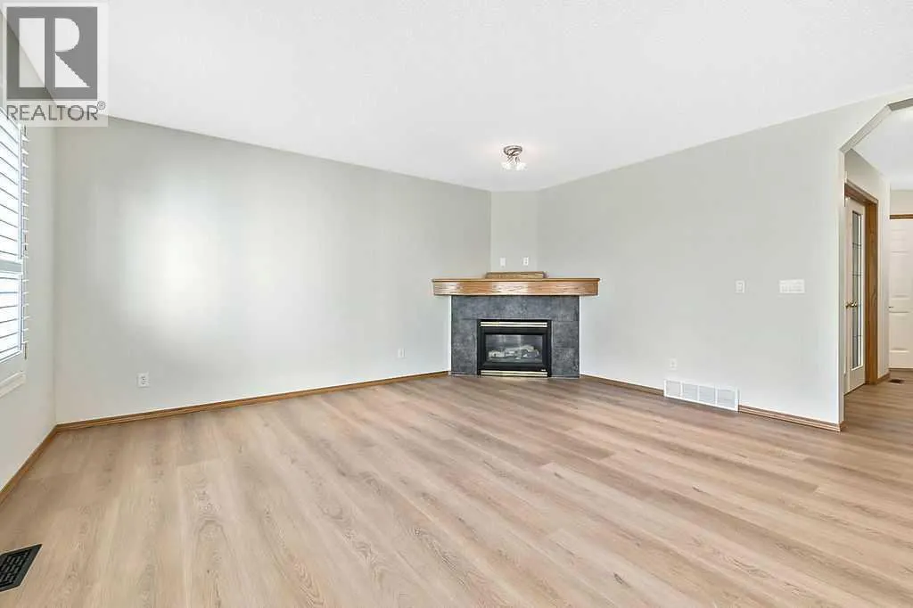 14 Crystalridge Bay