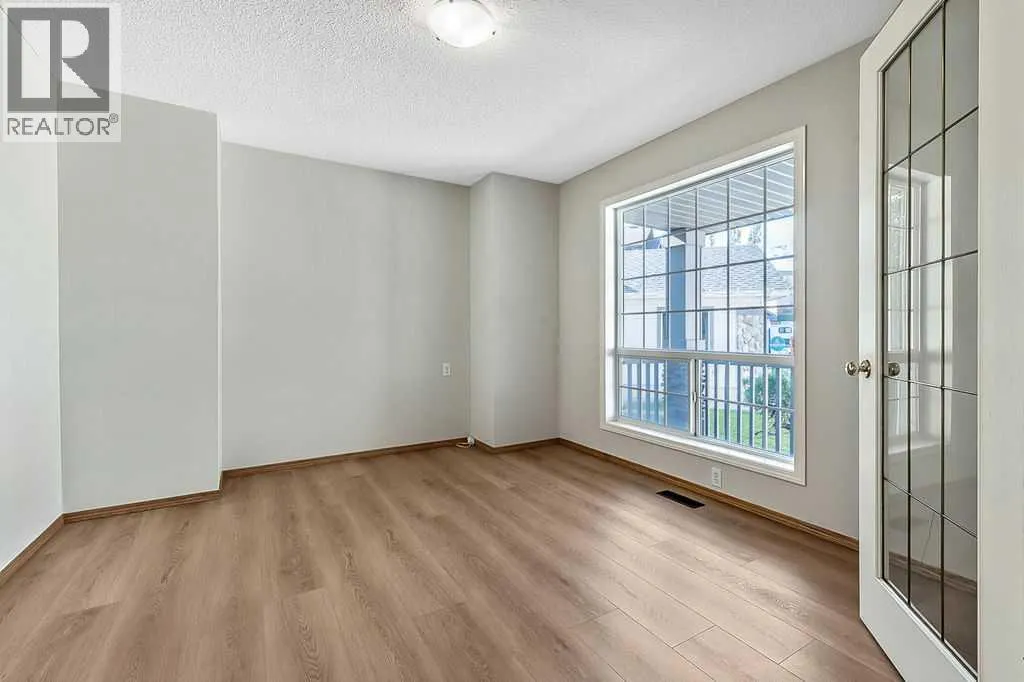 14 Crystalridge Bay