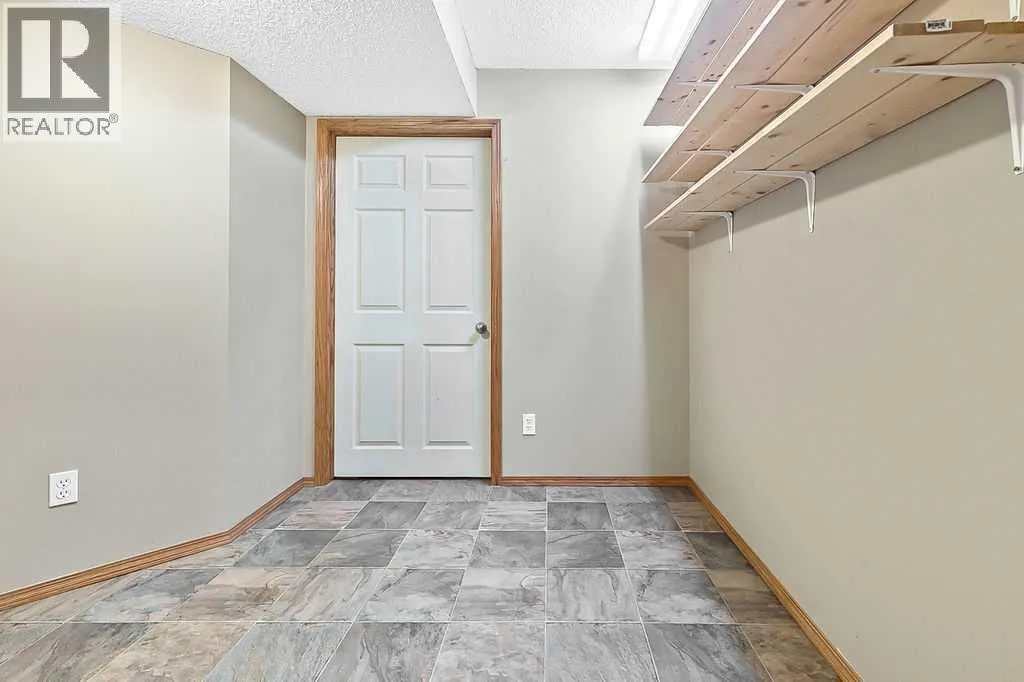 14 Crystalridge Bay