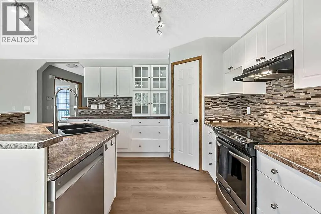 14 Crystalridge Bay