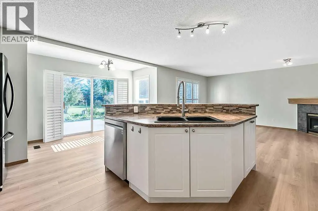 14 Crystalridge Bay
