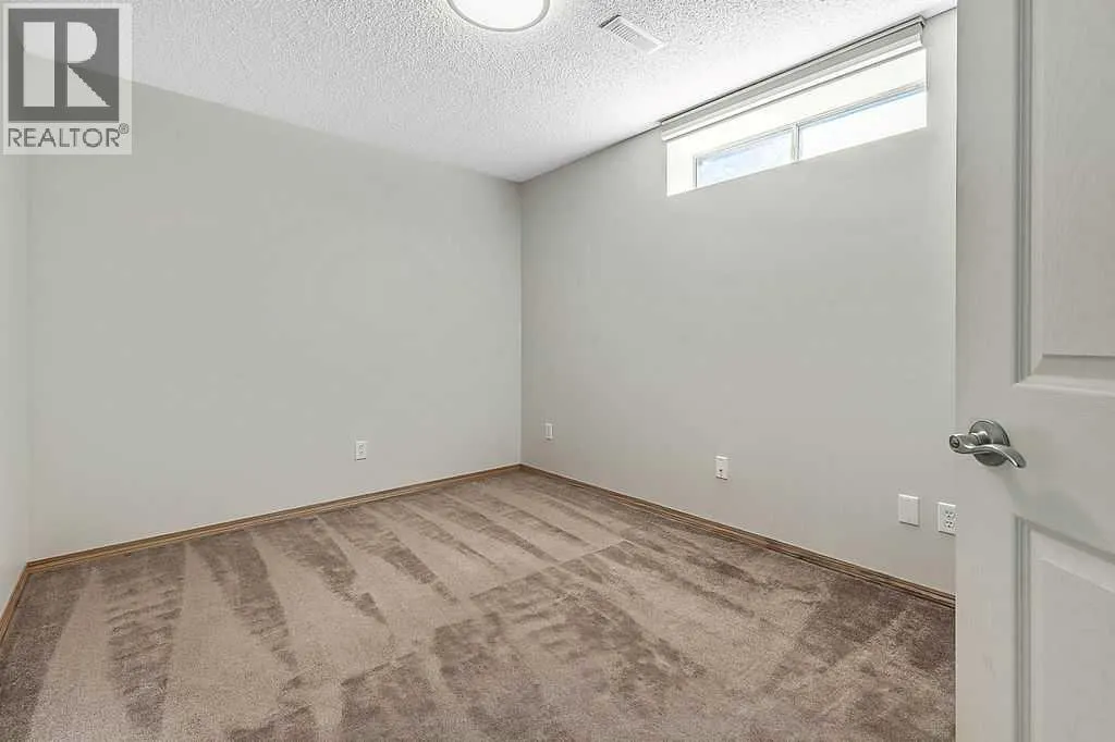 14 Crystalridge Bay