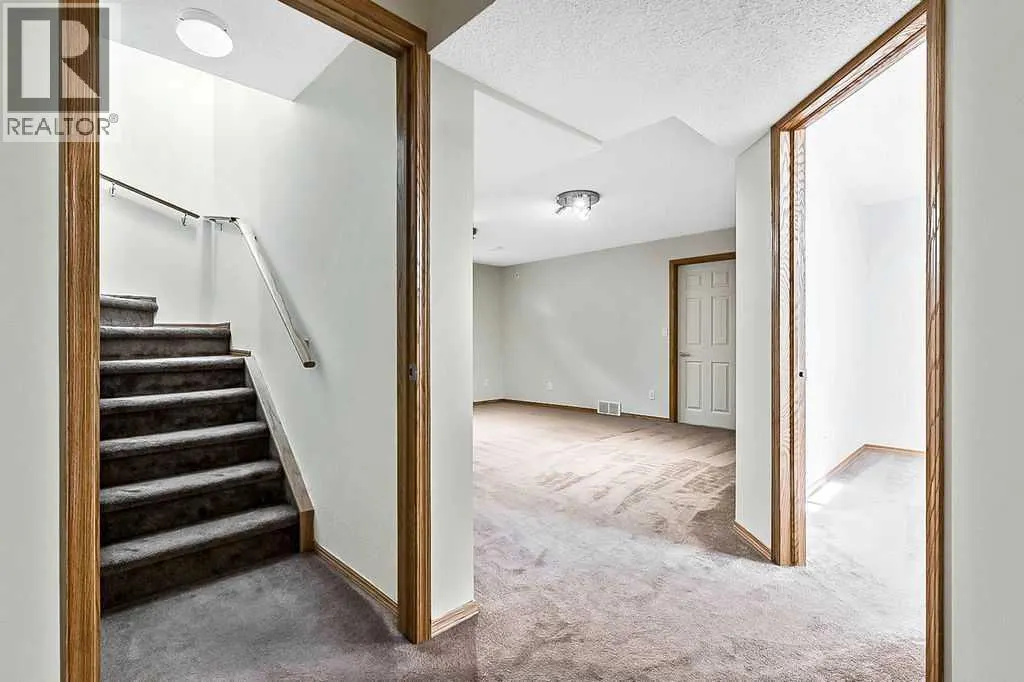 14 Crystalridge Bay