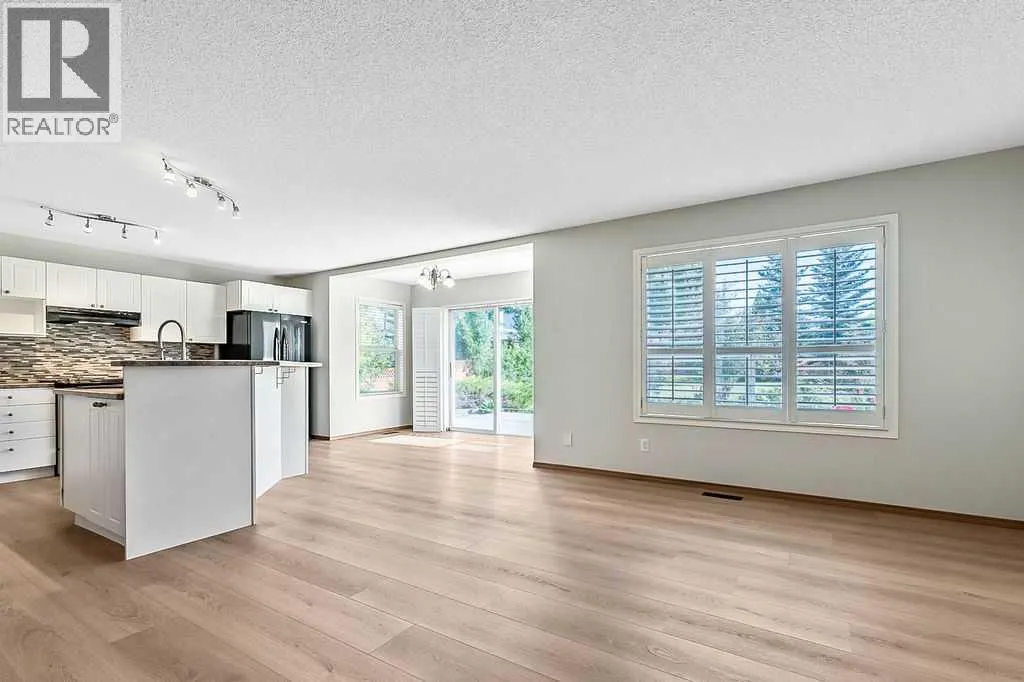14 Crystalridge Bay