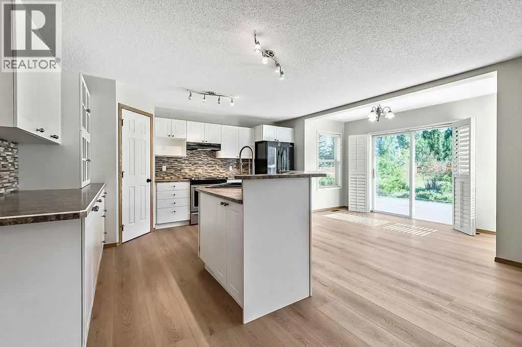14 Crystalridge Bay