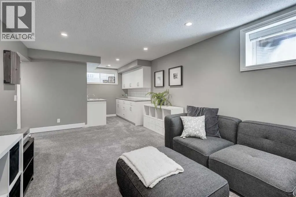 395 Prestwick Close SE