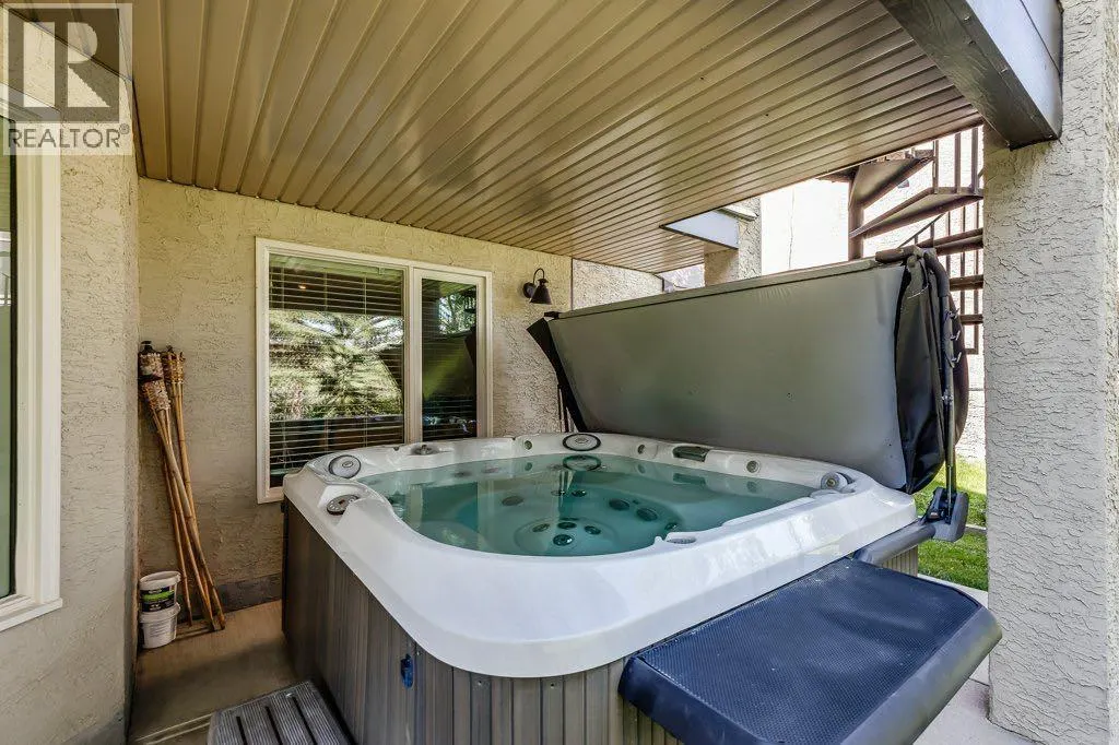 243 Country Hills Close NW