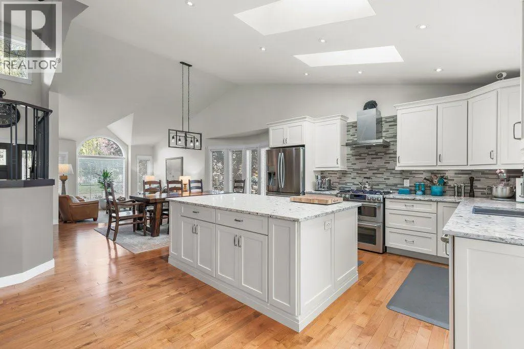 243 Country Hills Close NW