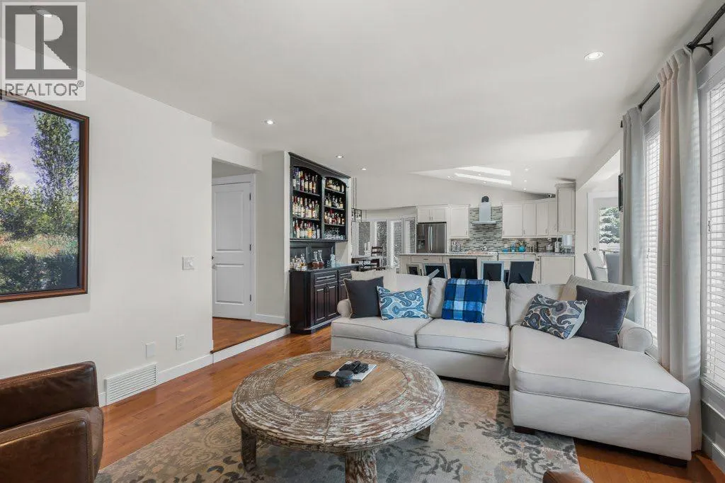 243 Country Hills Close NW