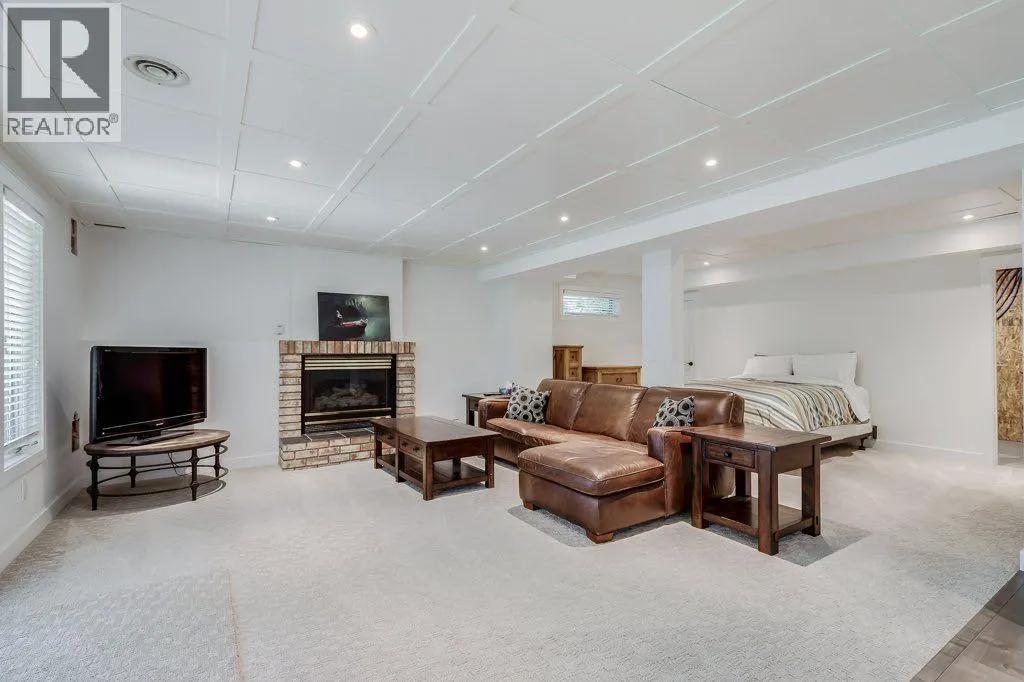 243 Country Hills Close NW