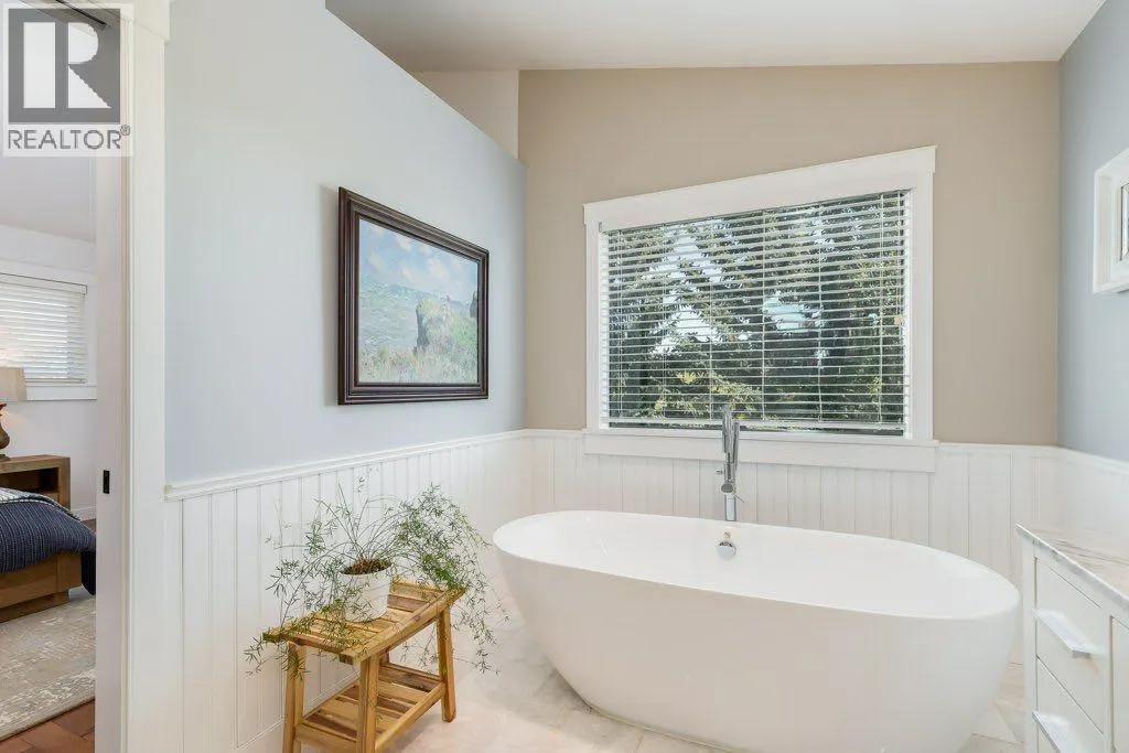 243 Country Hills Close NW