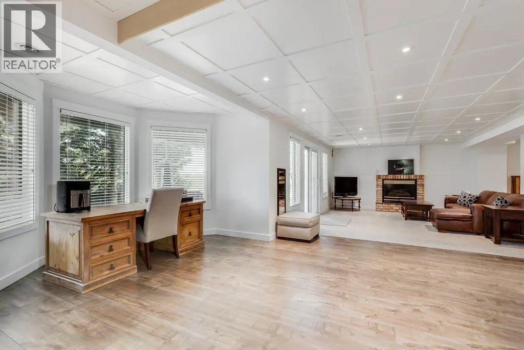 243 Country Hills Close NW