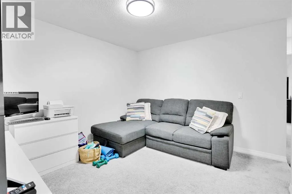 6 Skyview Close NE