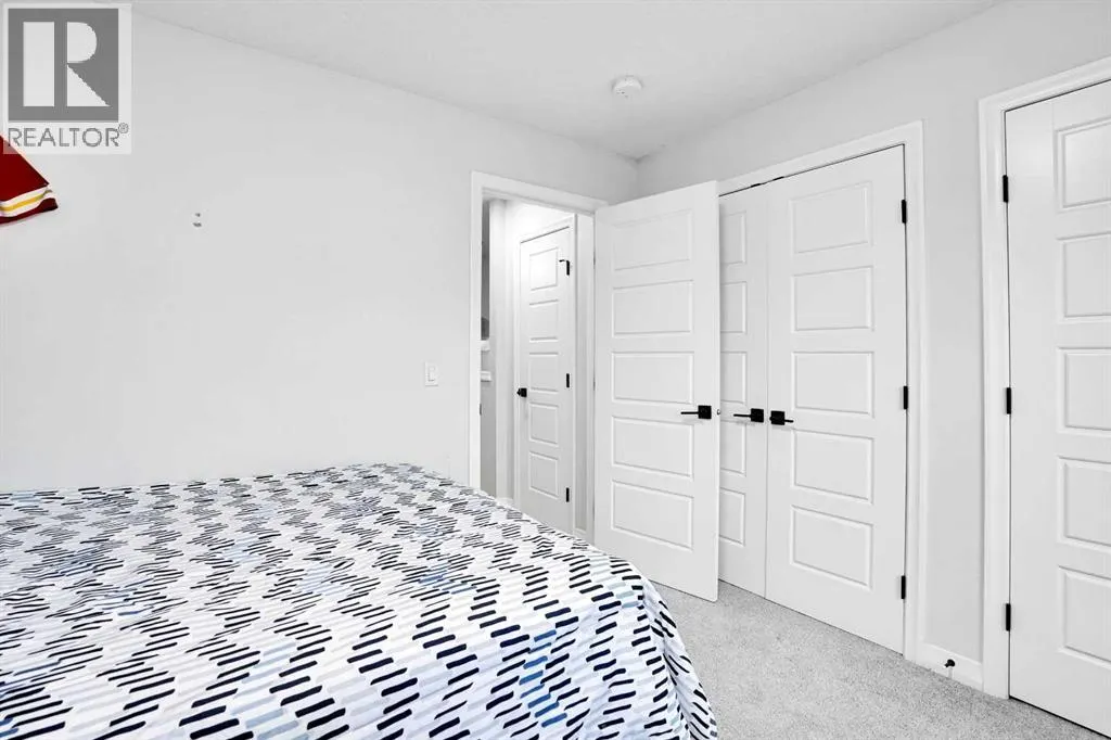 6 Skyview Close NE