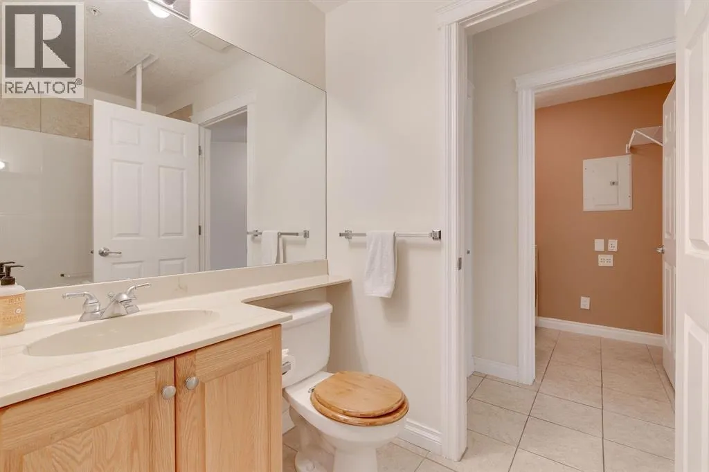 304, 10 Hemlock Crescent SW