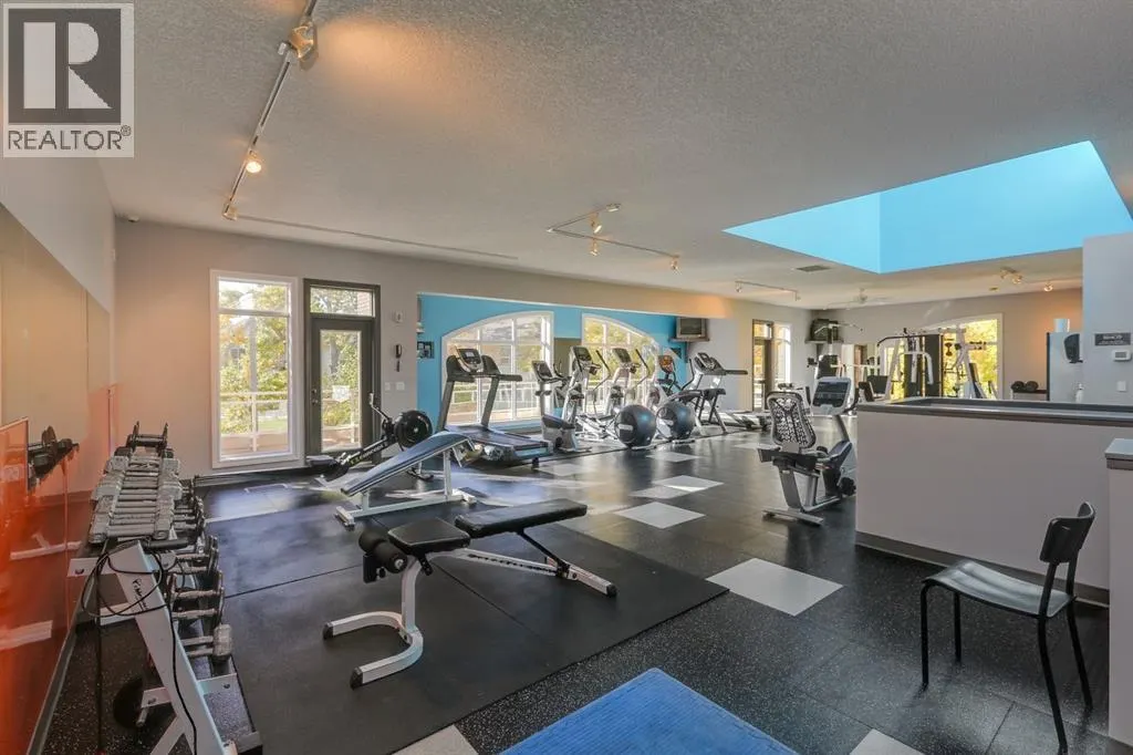 304, 10 Hemlock Crescent SW