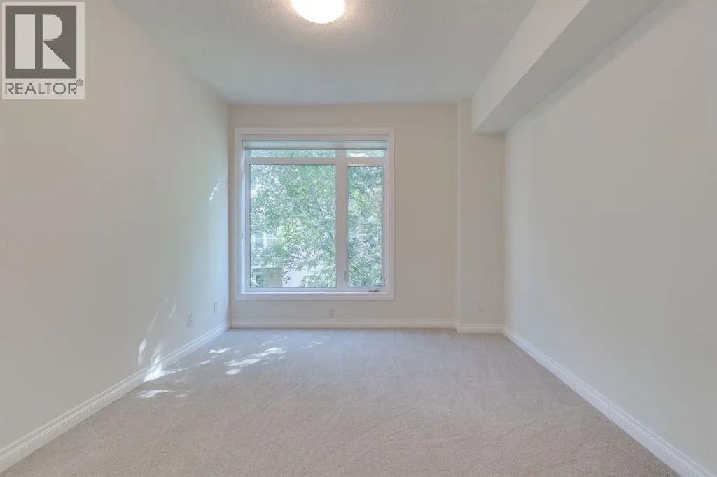 304, 10 Hemlock Crescent SW