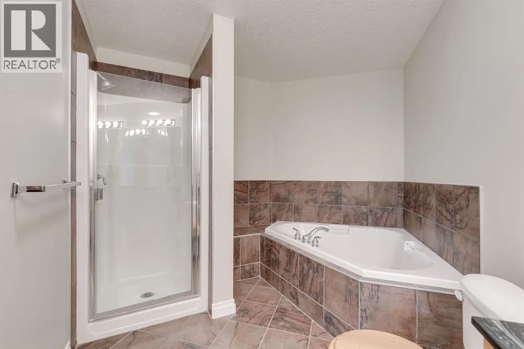 304, 10 Hemlock Crescent SW