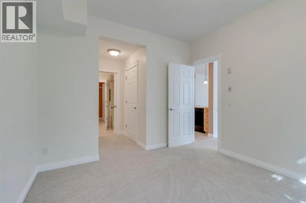 304, 10 Hemlock Crescent SW
